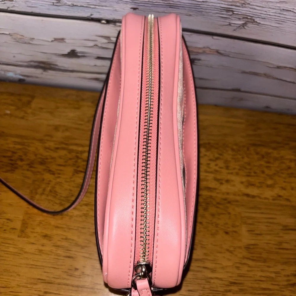 Michael Kors logo large East West camera crossbody bag. - Picture 6 of 11